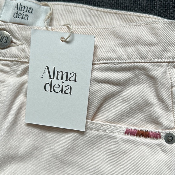 Alma Deia Shorts 38 - Picture 3 of 6